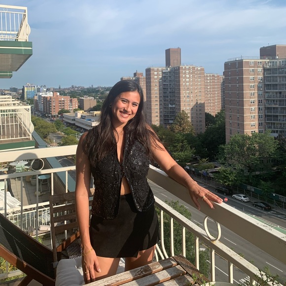 Meet your Posher, Lizzy - Picture 2 of 3